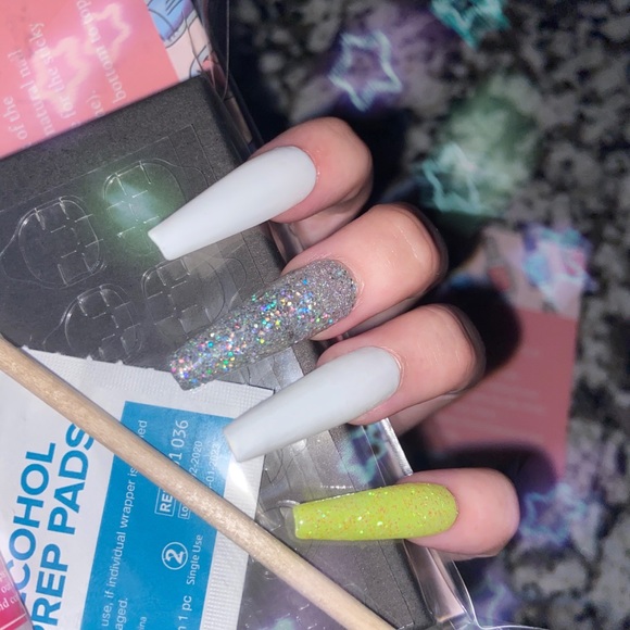 Press On Nails - Picture 2 of 3